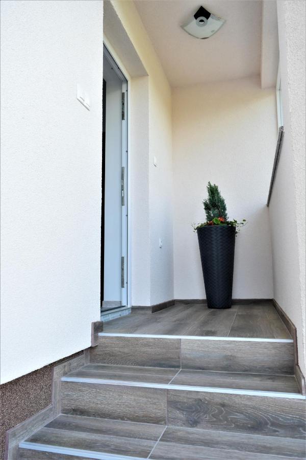 Guest House Tonka Otočac Exterior foto